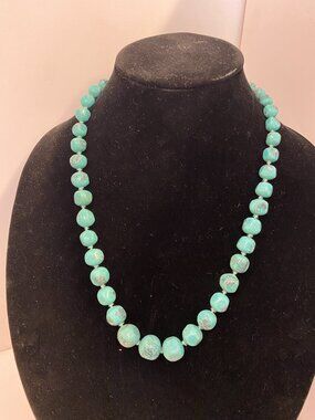 NECKLACE TURQUOISE GRADUATED GLASS BEADS